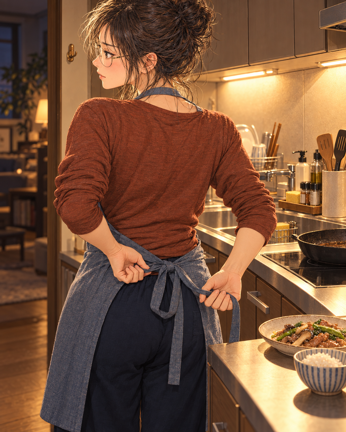 夕方の台所。盛り付けを終えたしおりが、後ろでエプロンの結び目をほどいている。